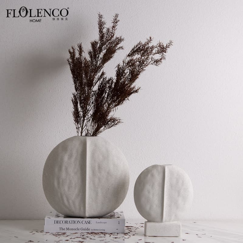 White Round flat vase — image 2