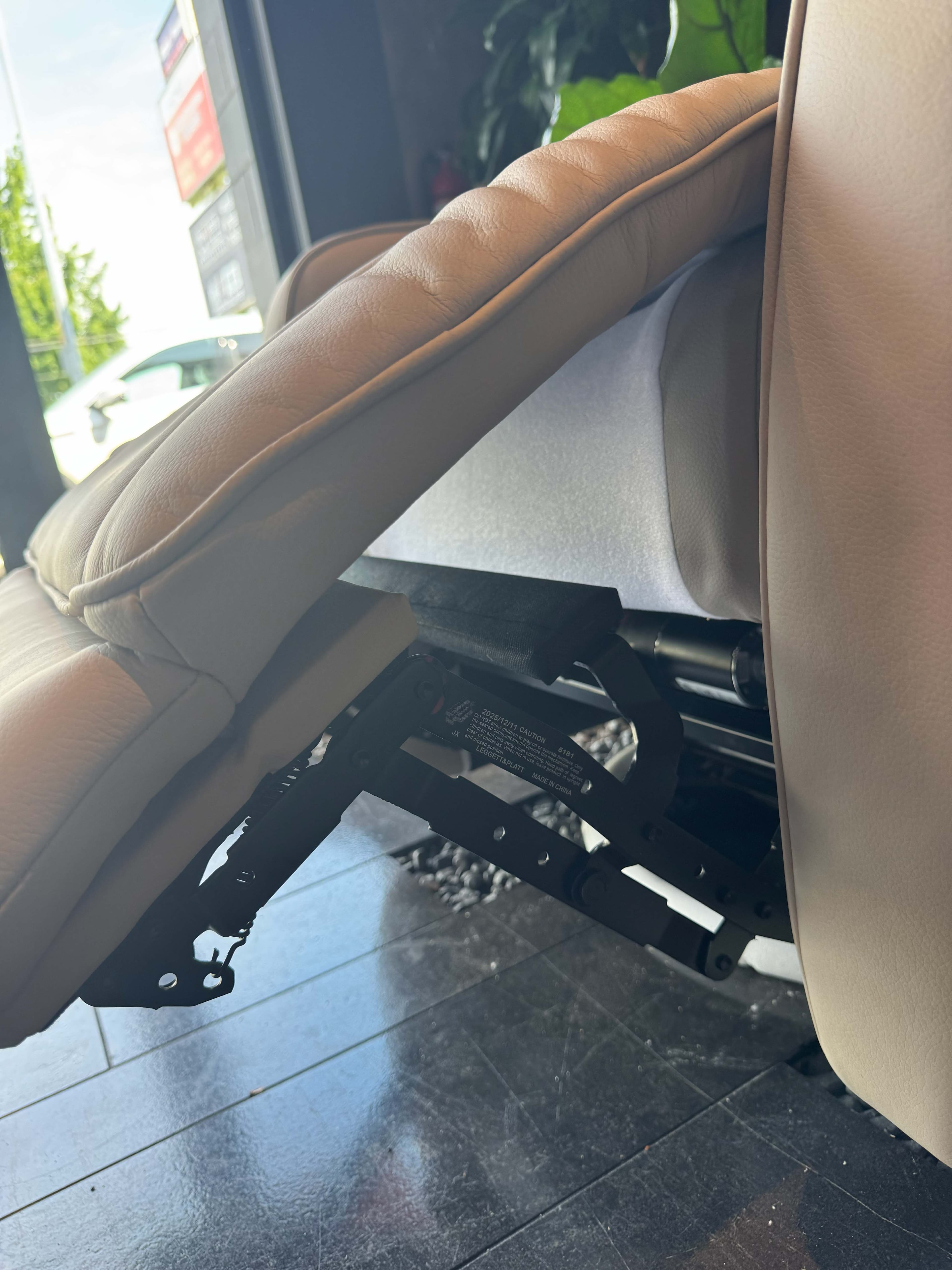 ÉLAN Motion Leather Armchair — image 9