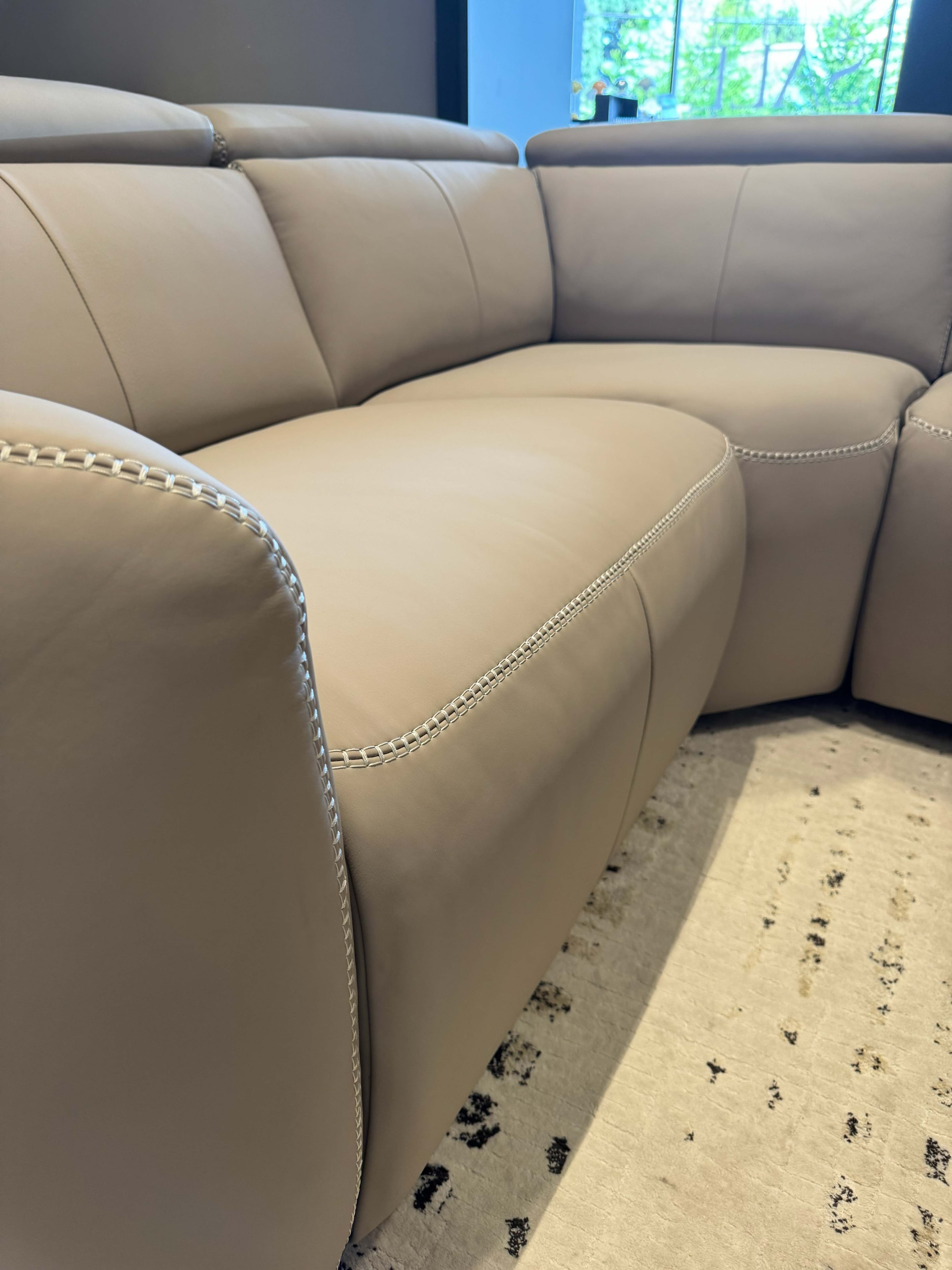 KOVA Motion Leather Sofa — image 5