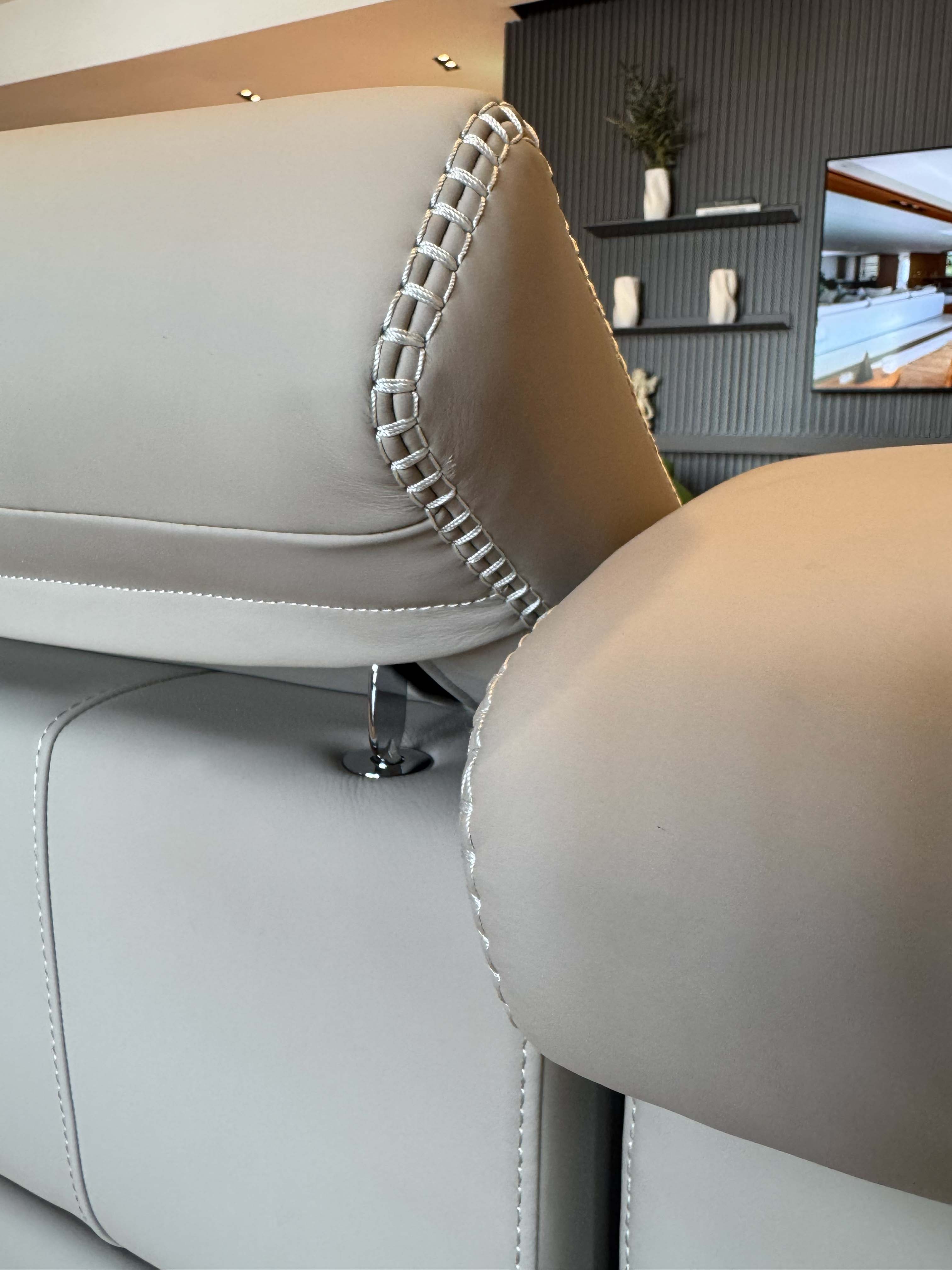 KOVA Motion Leather Sofa — image 9