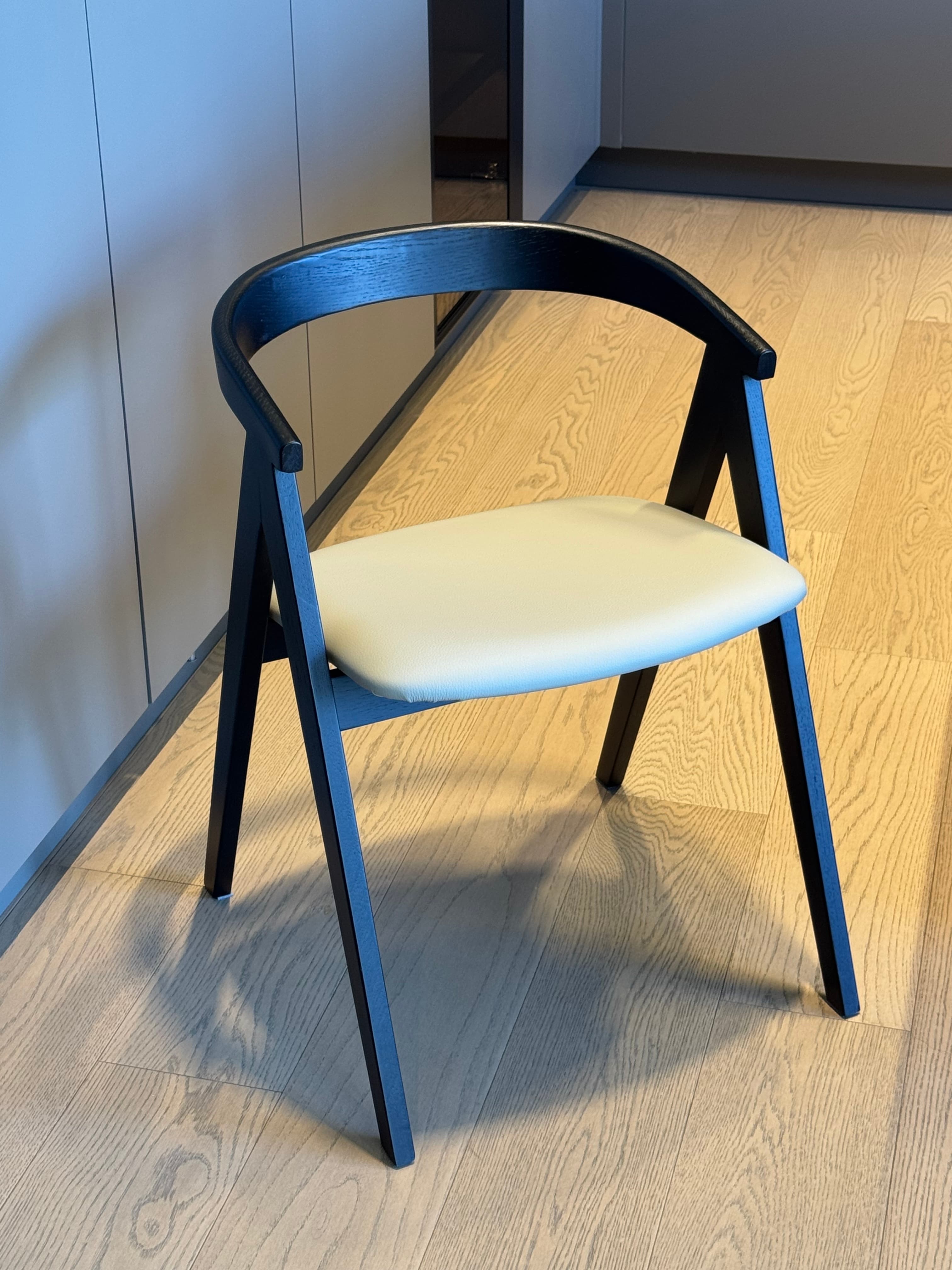 LUMI Dining Chair — image 4