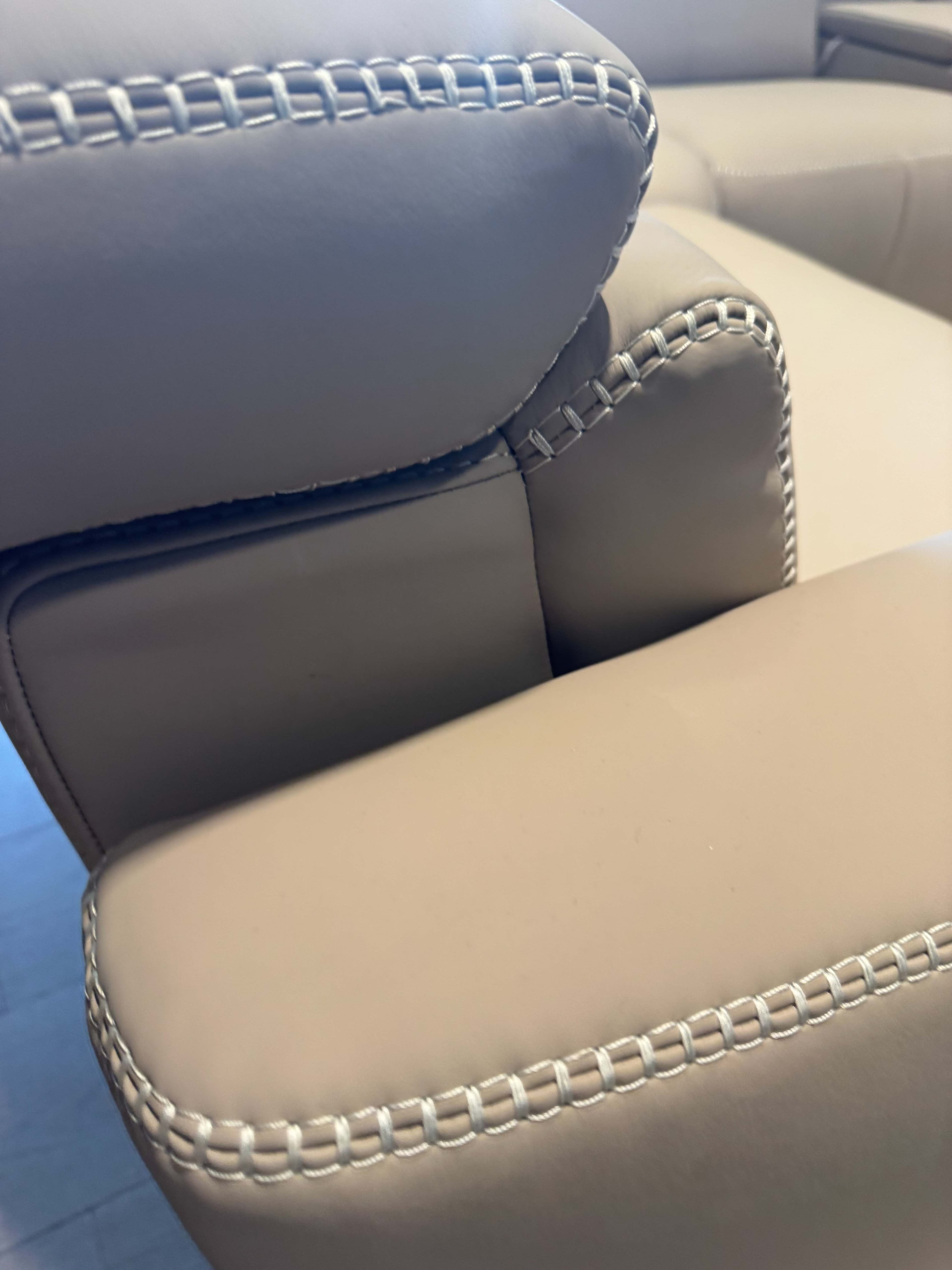 KOVA Motion Leather Sofa — image 7