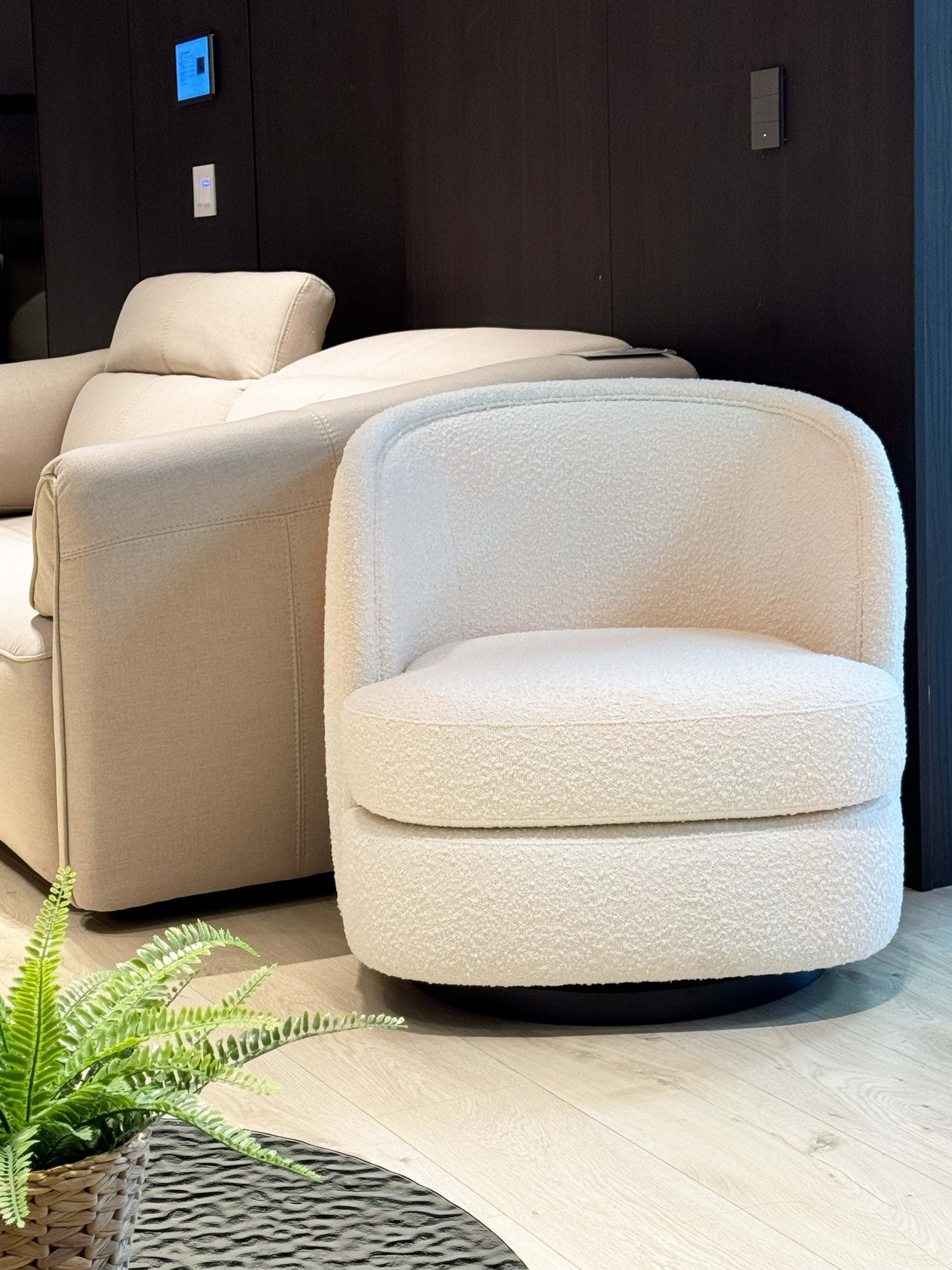 CLOUDA Swivel Chair — image 3