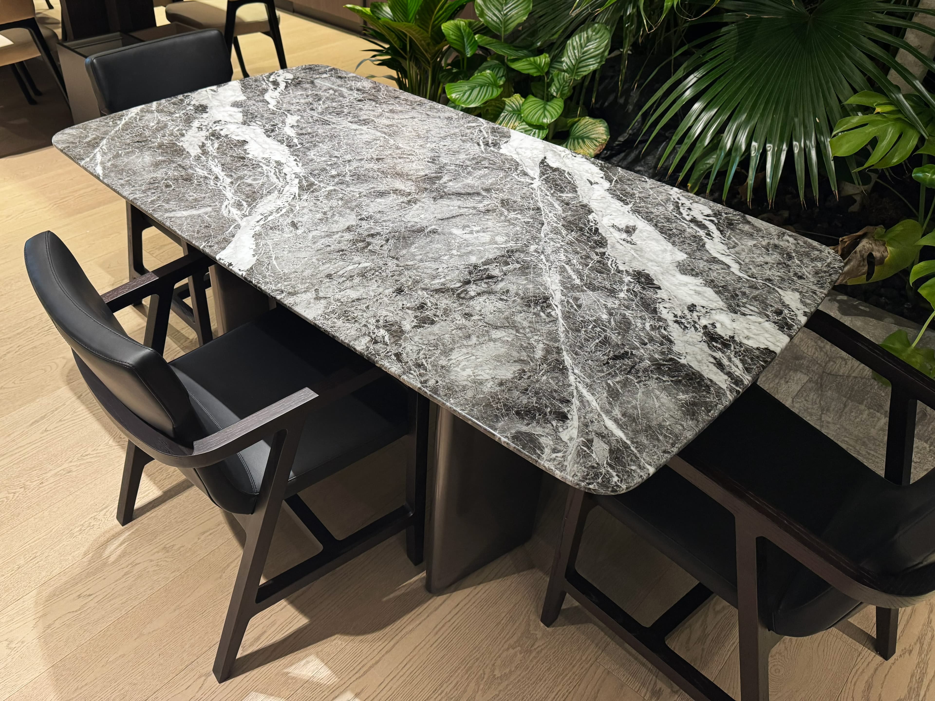 ALBA Dining Table — image 2