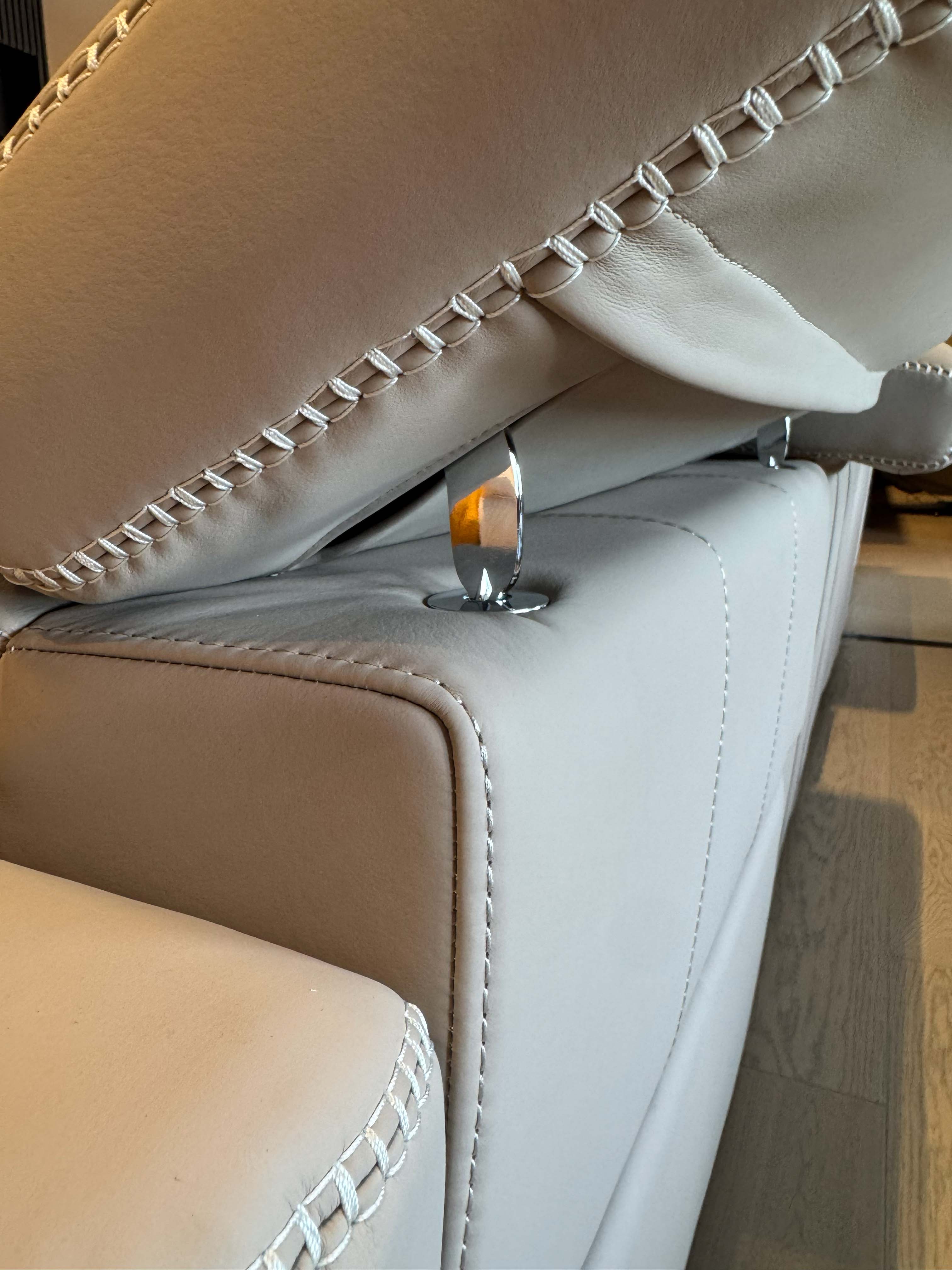 KOVA headrest raised, with contrast stitching