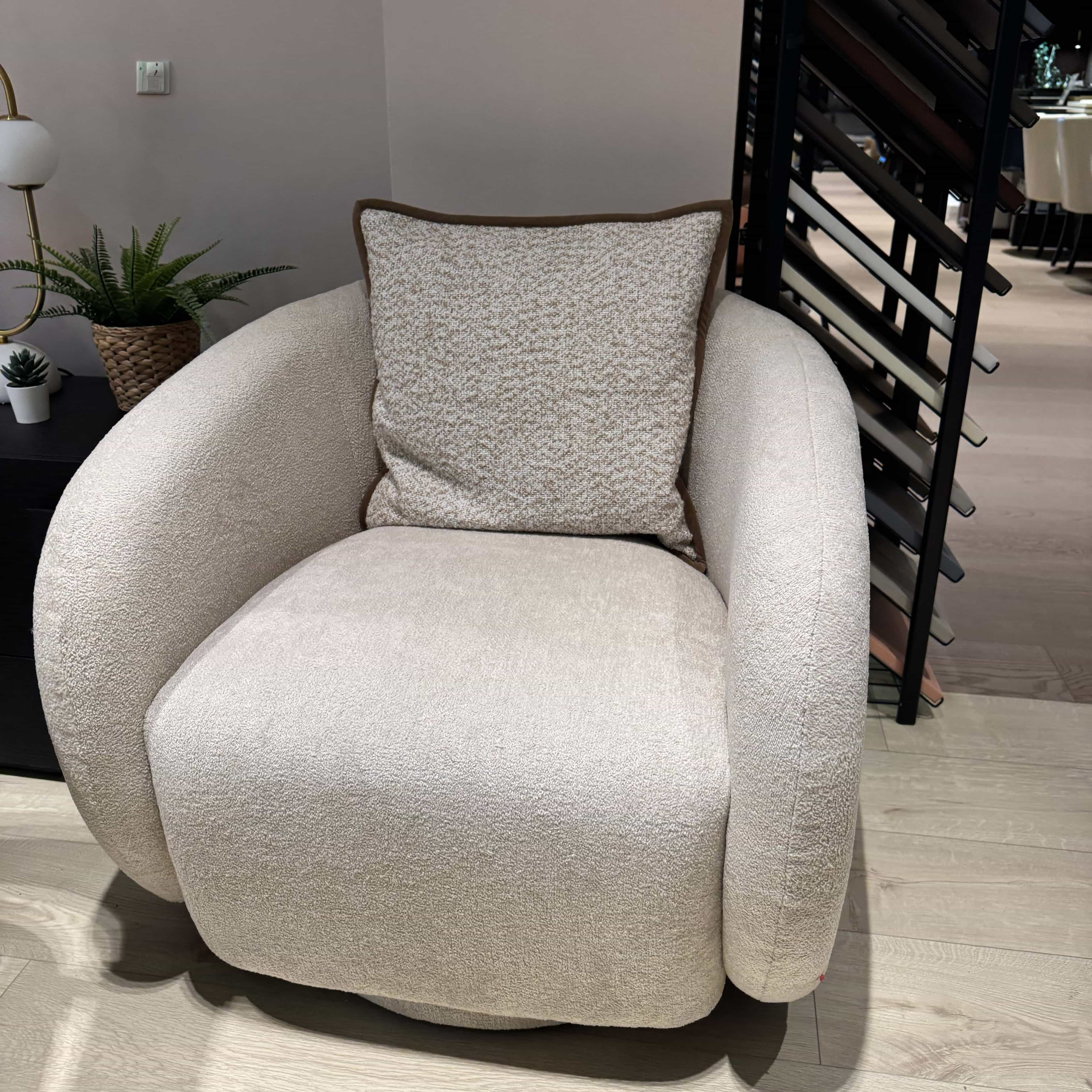 SNOWE Swivel Chair — White