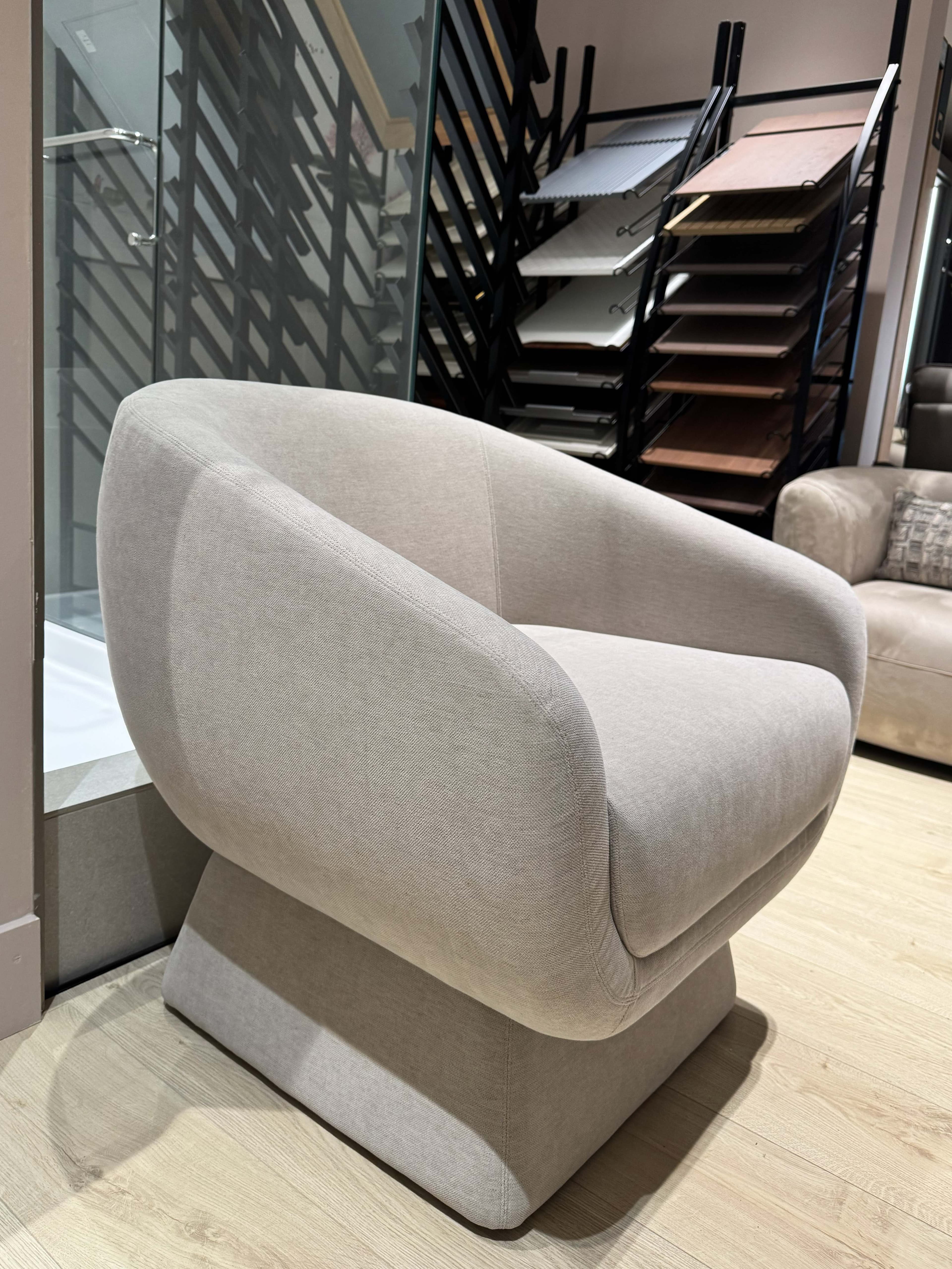 CIRINA Swivel Chair — image 3